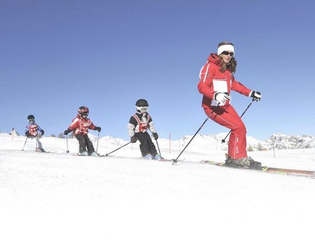  Kleine Skifahrer in Aktion 